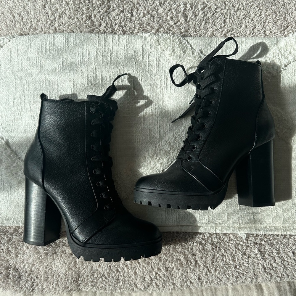 STEVE MADDEN Laurie Bootie